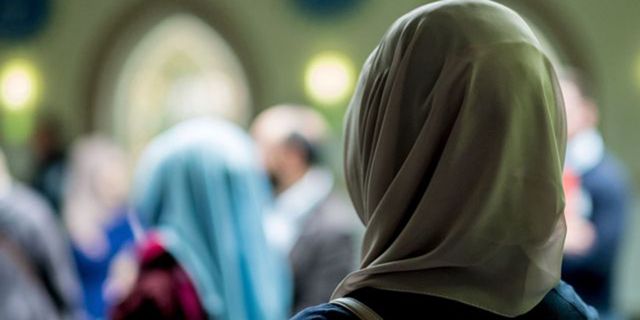 Fransa, Müslümanları laiklik adı altında asimile etmeye çalışıyor