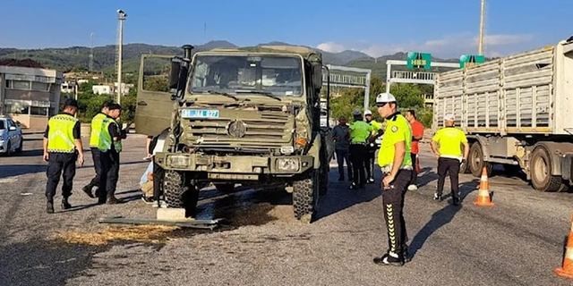 Hatay'da askeri araç TIR’a çarptı! 10 asker yaralandı