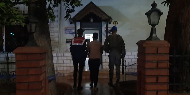 İzmir merkezli FETÖ operasyonunda 9 kişi yakalandı