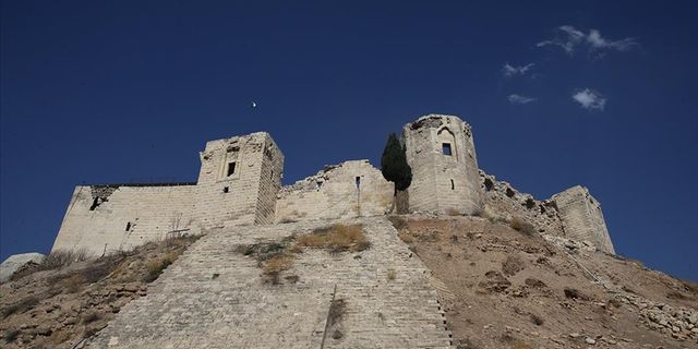 6 Şubat Depremi'nde hasar gören Gaziantep Kalesi restore ediyor!