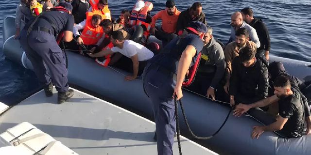 İzmir'de 142 düzensiz göçmen kurtarıldı