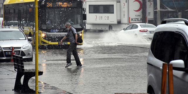 AFAD İstanbullulara mesaj gönderdi! Sel, su baskınları, yıldırıma karşı uyarı...