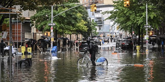 New York'ta yağışlar ve su baskınları nedeniyle olağanüstü hal ilan edildi
