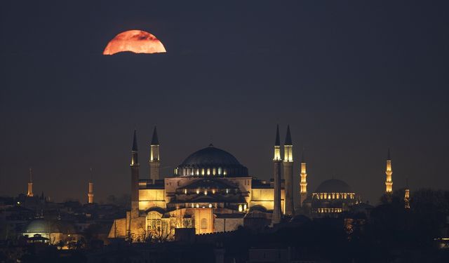 Mevlid Kandiliniz mübarek olsun! Mevlid Kandili nedir ve hangi dualar okunur?