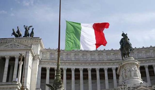 İtalya bankaların yüksek karlarına yüzde 40 ek vergi getiriyor