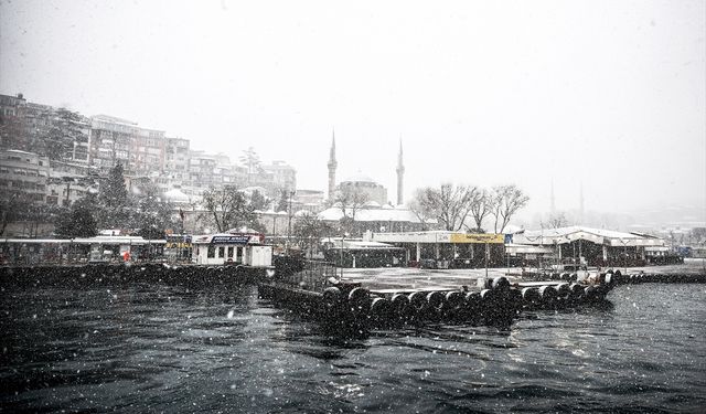 İstanbul'da kar yağışı etkili oluyor