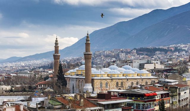 Bursa'da kuvvetli fırtına nedeniyle eğitime ara