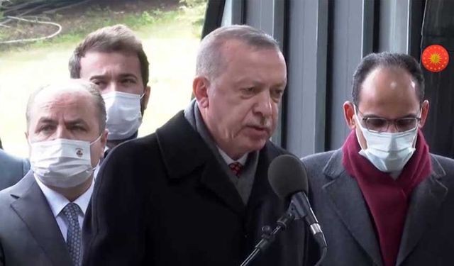 Erdoğan, Turgut Özal'ın mezarı başında Kur'an okudu