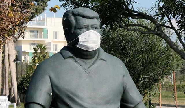 Turgut Özal'ın heykeline maske takılmasına ANAP'tan tepki