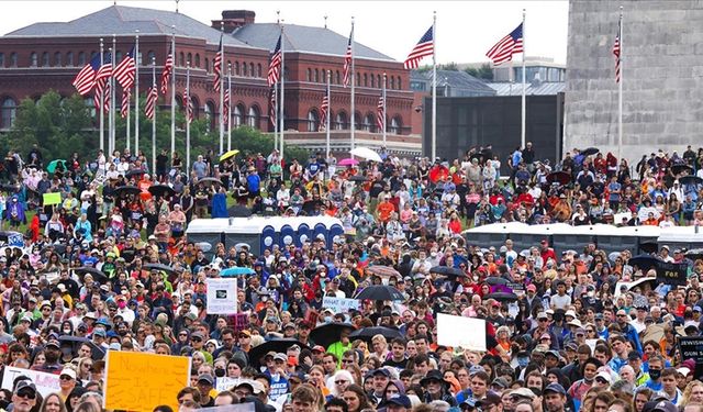 Washington DC'de binlerce kişi silah reformu için gösteri düzenledi
