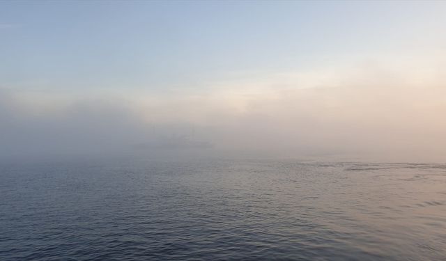 Çanakkale Boğazı'nda yoğun sis: Transit gemi geçişlerine kapatıldı