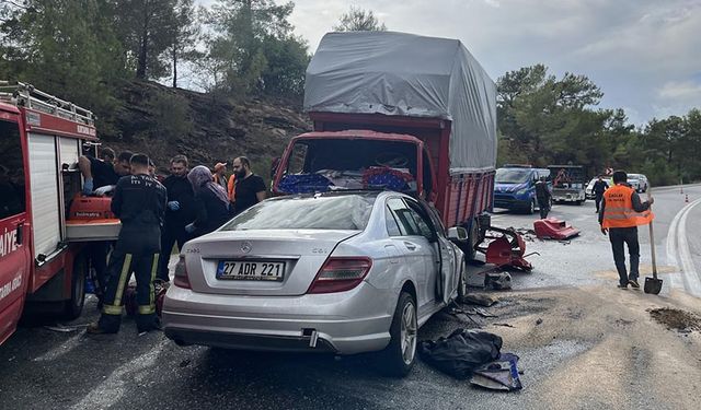 Antalya'daki trafik kazasında 2 kişi öldü, 6 kişi yaralandı