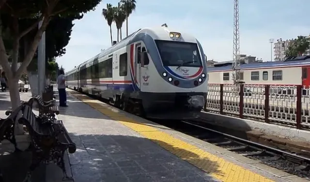 Adana-Mersin-Adana bölgesel tren seferleri yeniden başladı