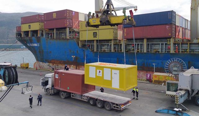 Katar'dan İskenderun'a 522 konteyner daha geldi