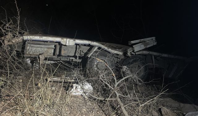 Malatya'da kamyon şarampole devrildi: 7 ölü