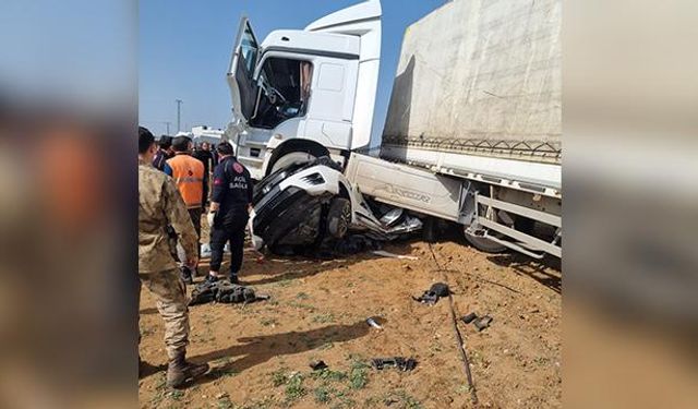 Mardin'de TIR ile otomobil çarpıştı: 2 ölü, 2 yaralı