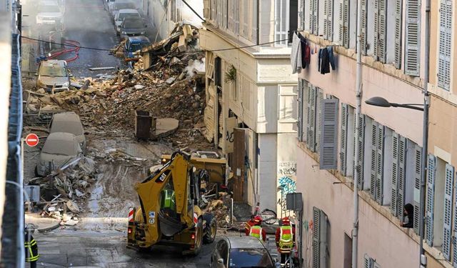 Fransa'da çöken binada ölenlerin sayısı 8'e çıktı