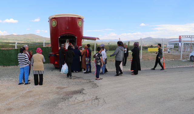 Konteyner kentteki depremzedelere günlük 2 bin bardak kahve ikram ediliyor