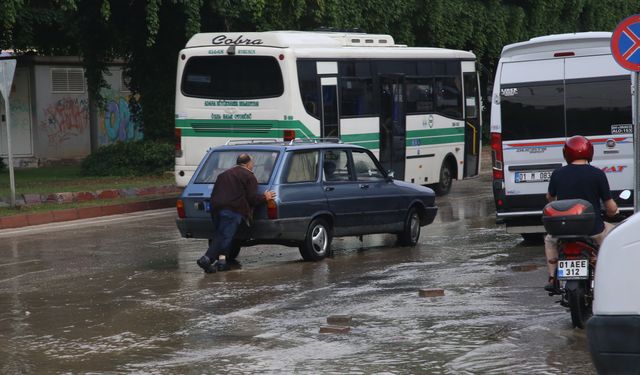 Adana'da sağanak ve dolu etkili oldu