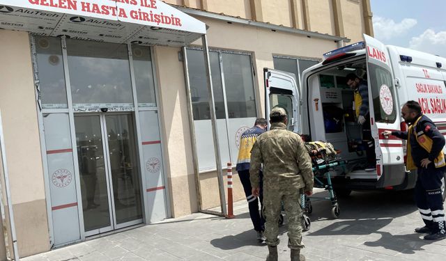 Ardahan'da askeri aracın devrildiği kazada 5 asker yaralandı