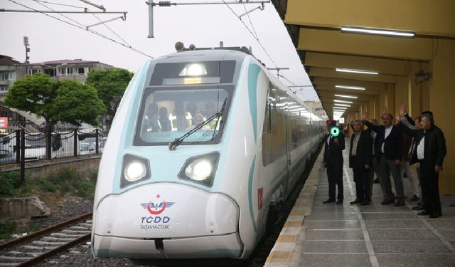 Milli elektrikli tren seti raylarda
