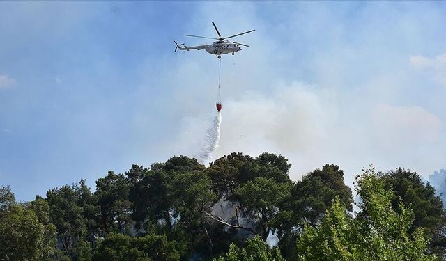 Antalya'daki orman yangınına havadan ve karadan müdahale ediliyor