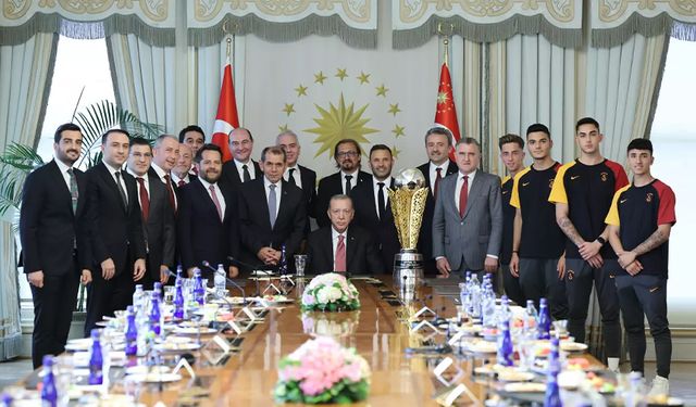 Cumhurbaşkanı Erdoğan Galatasaray'ı kabul etti