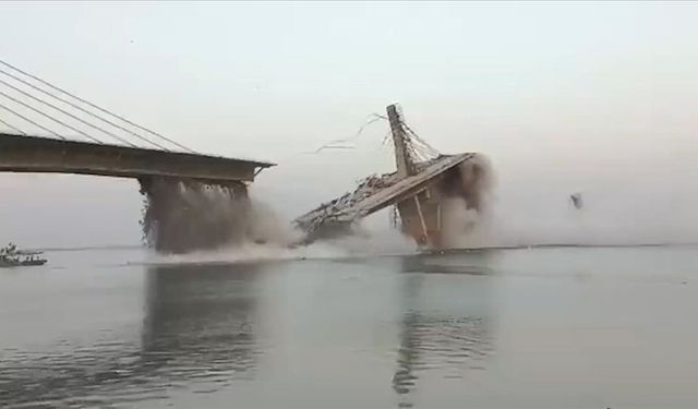 Hindistan'da inşaat halindeki köprü ikinci kez çöktü