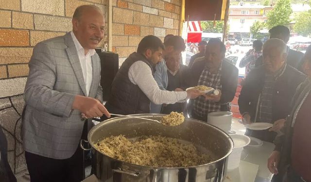 Kurban kesip vatandaşlara dağıttılar! Sivas Cumhurbaşkanı Erdoğan'ın zaferini böyle kutladı