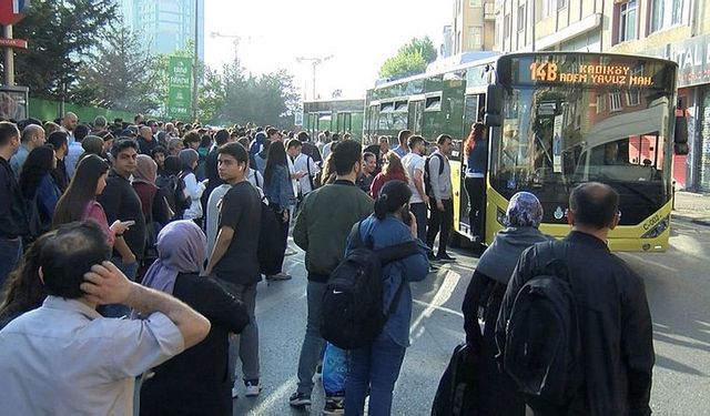 Üsküdar-Çekmeköy metro hattında arıza! Vatandaş isyan etti