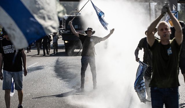 Netanyahu hükümeti karşıtı bir grup, Tel Aviv-Kudüs otoyolunu kapattı