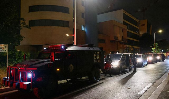 Fransa’da polis protestoları bastırmada yetersiz kalınca zırhlı araçlar devreye girdi