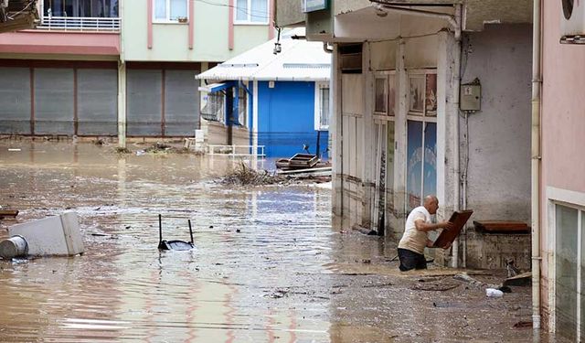 Giresun'da şiddetli yağış taşkınlara neden oldu
