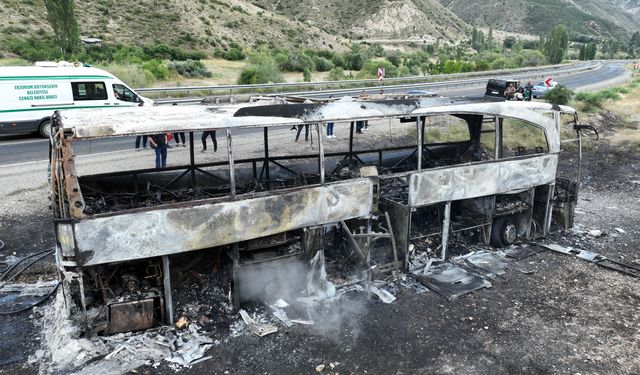Erzurum'da yolcu otobüsü alevlere teslim oldu