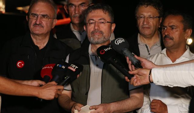 Bakan Yumaklı: 4 gece görüş helikopteriyle mücadele ediyoruz