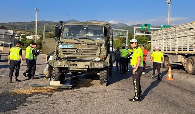 Hatay'da askeri araç TIR’a çarptı! 10 asker yaralandı