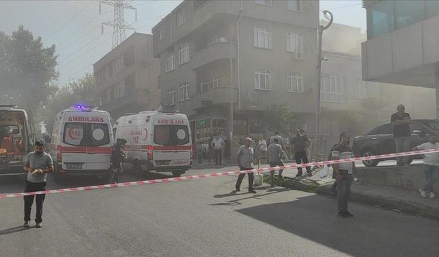 Bayrampaşa'da iş merkezinde yangın