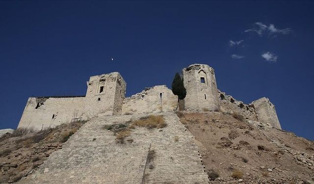 6 Şubat Depremi'nde hasar gören Gaziantep Kalesi restore ediyor!