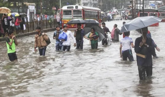 Hindistan’daki sel felaketi: 10 ölü 22 yaralı