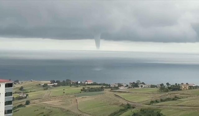 Karadeniz'de hortum oluştu