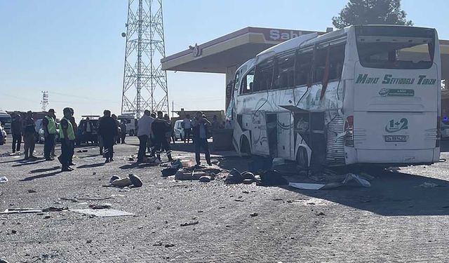 Şanlıurfa'da otomobille çarpışan otobüs devrildi: 2 ölü, 25 yaralı