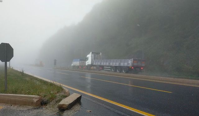 Bolu Dağı'nda sağanak ve sis etkili oluyor