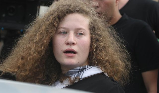 İsrail askerleri Ramallah'ta "Filistinli cesur kız" Ahid et-Temimi'yi gözaltına aldı