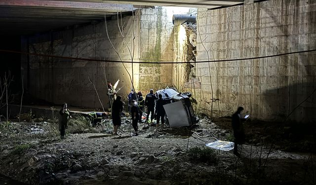 Bursa'da otomobil köprüden düştü: 4 yaralı