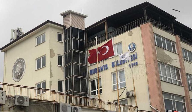 Mudanya Belediye binası deprem nedeniyle tedbir amaçlı tahliye edildi