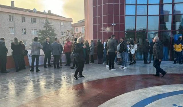 Sigaranın zararları ve akciğer kanseri panelinde sigara arası!