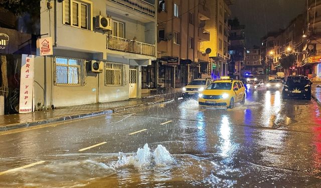 İzmir için kuvvetli sağanak yağış ve fırtına uyarısı!