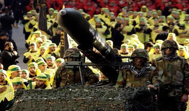 Hizbullah, İsrail'i 200 roketle vurdu