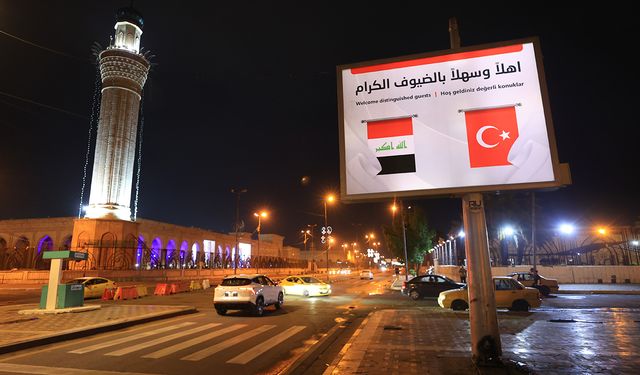 Irak'ta Cumhurbaşkanı Erdoğan'ın ziyareti öncesi caddelere Türk bayrağı asıldı