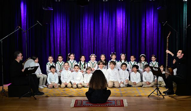İlkokul öğrencileri huzurevi sakinlerine konser verdi